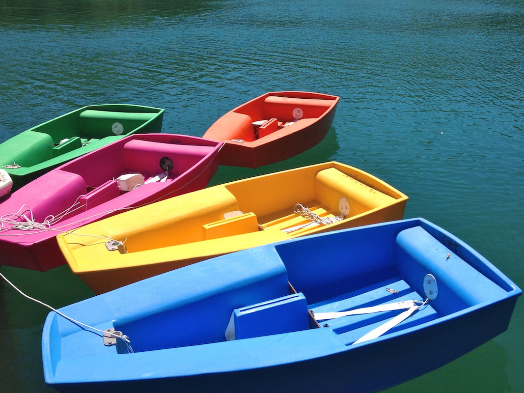color-boats-pikwizard-64d2118dfbbc82a9d36c5393b8390961(pd, no attrib) 800p